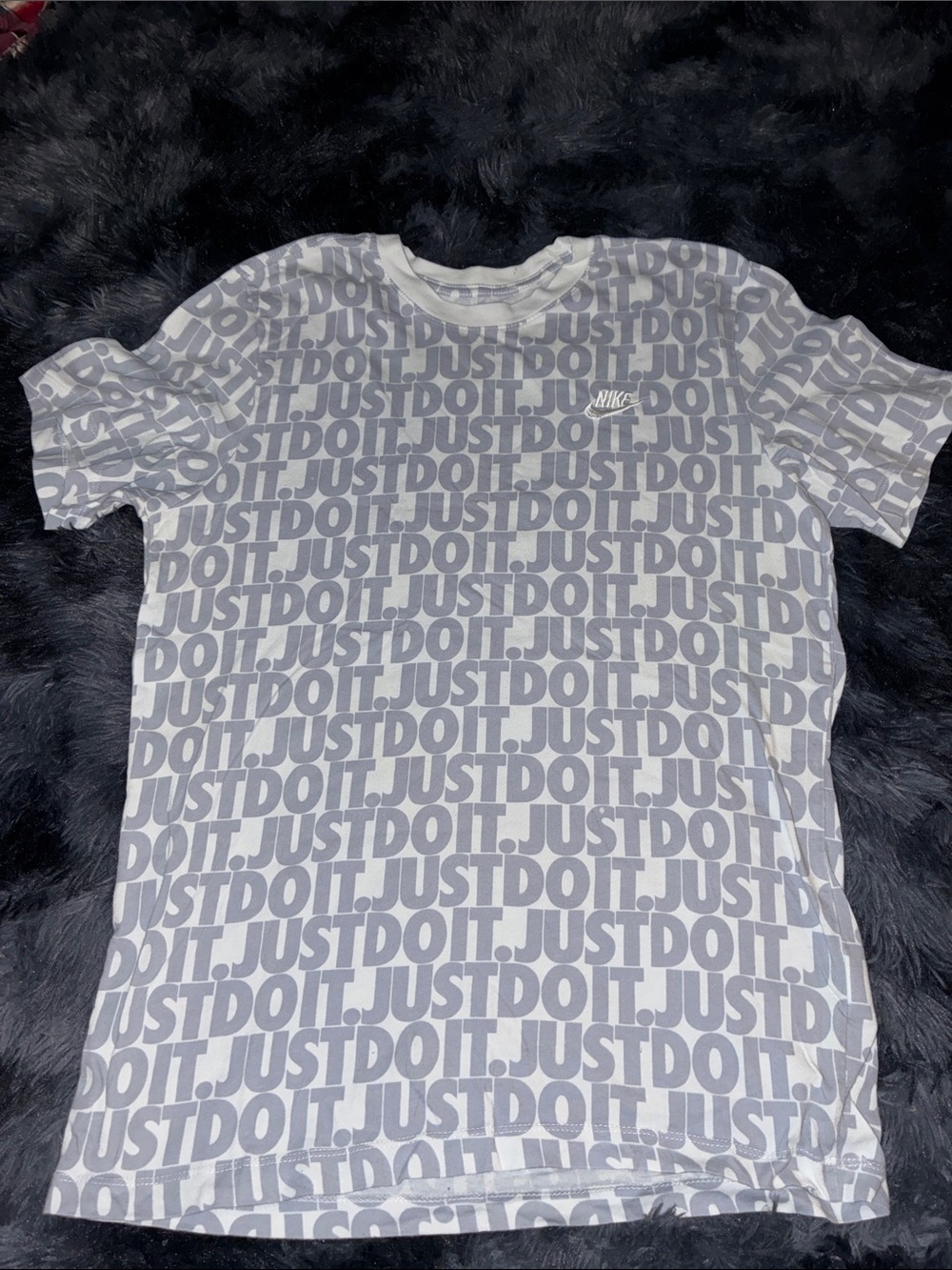Nike Men's white and Gray All-Over "Just Do It" Print Tee men’s small